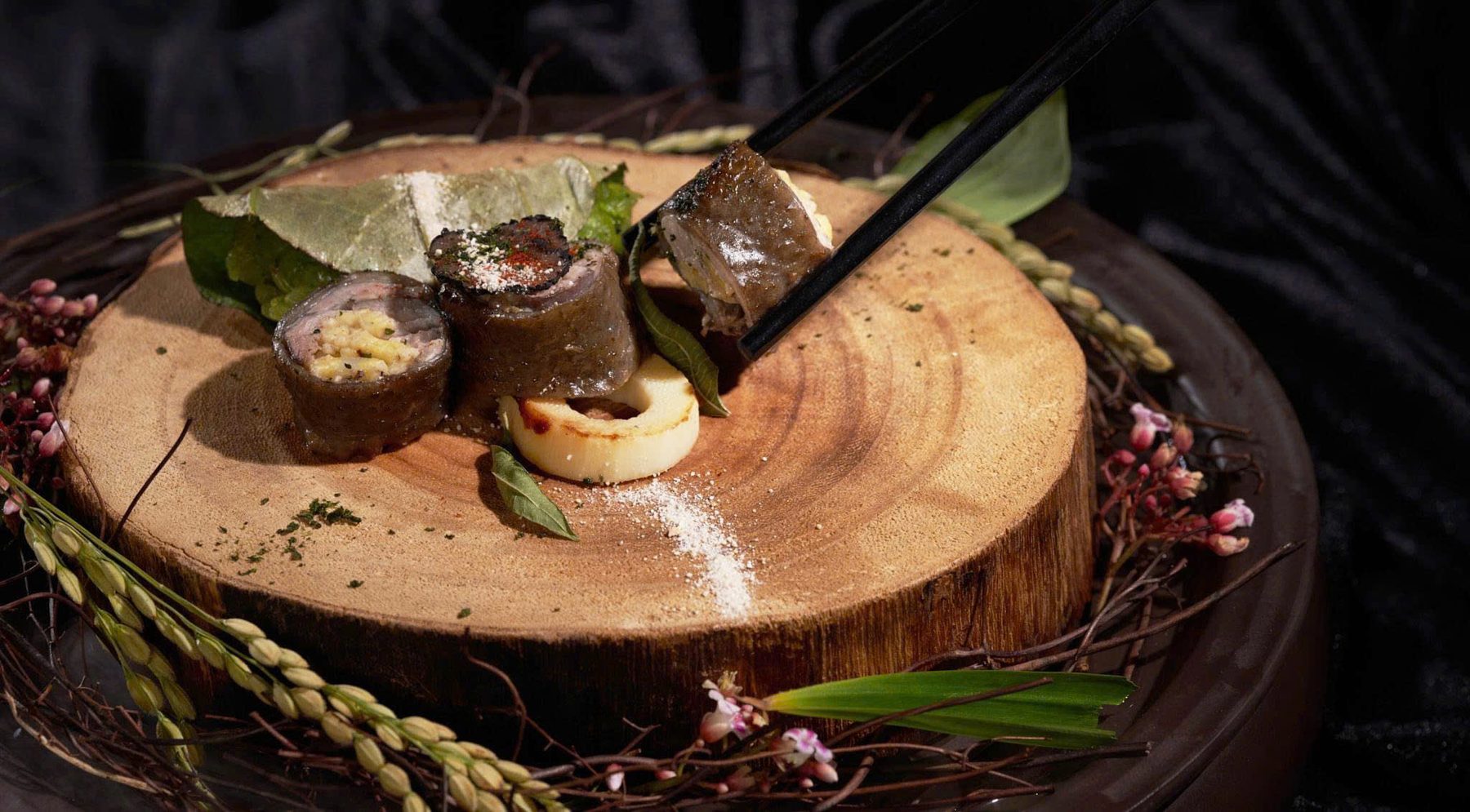 Nọng heo đen vùng cao nướng muối ớt
